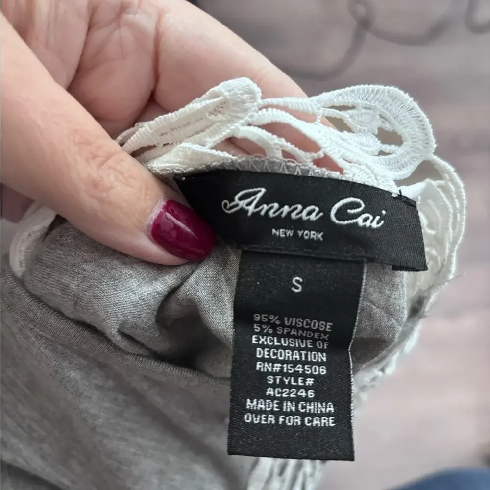 Anna Cai Gray Lace Detail Short Sleeve Flowy Top Size Small - Picture 6 of 6